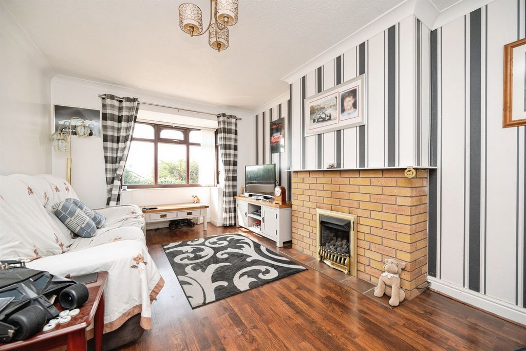 Property photo 2 of 19