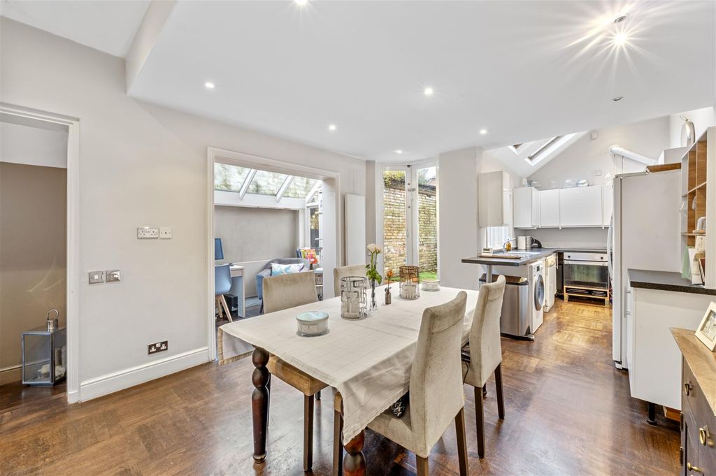 Property photo 3 of 18 Strachan Place 6,3.Jpg