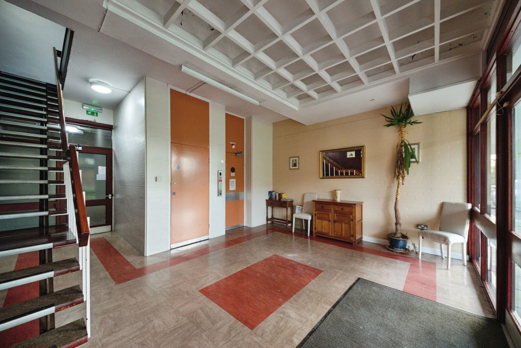 Property photo 2 of 17 Communal