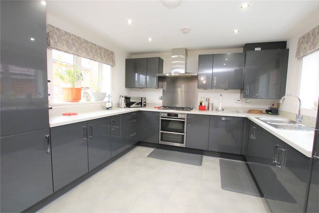 Property photo 2 of 17 Picture No. 12