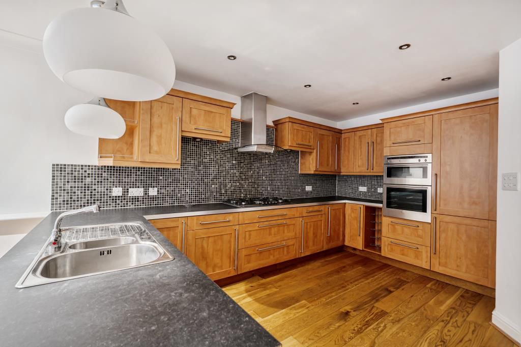 Property photo 3 of 16 Kitchen