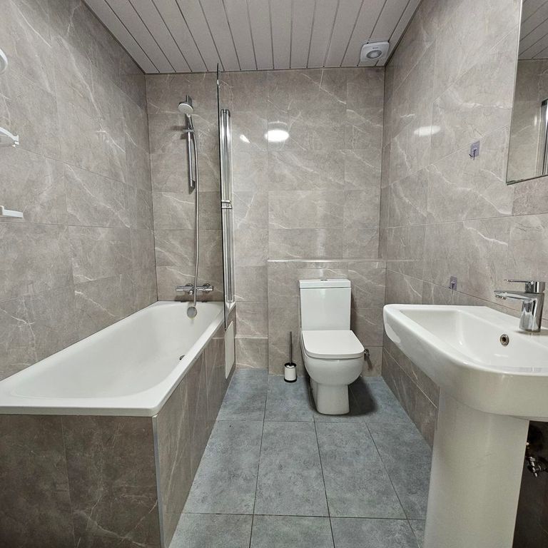 Property photo 2 of 6 Bathroom