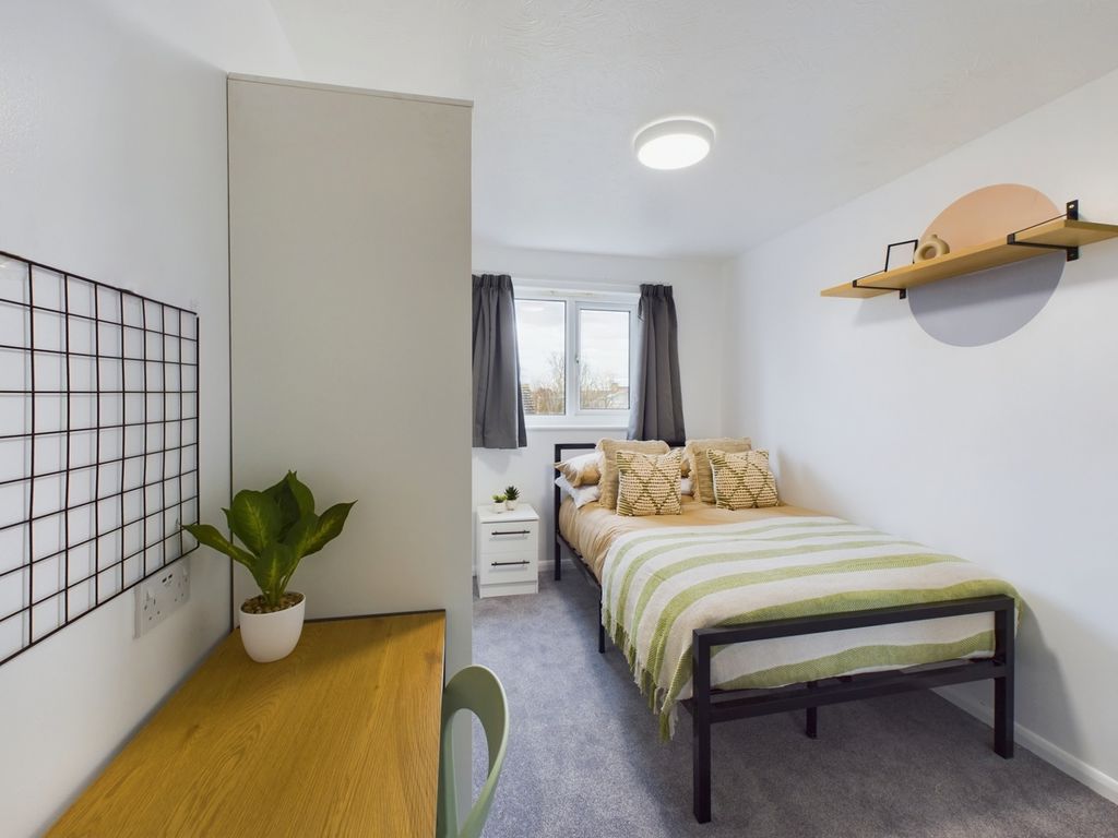 Property photo 3 of 23 A Bright And Inviting Double Bedroom Featuring Mod...