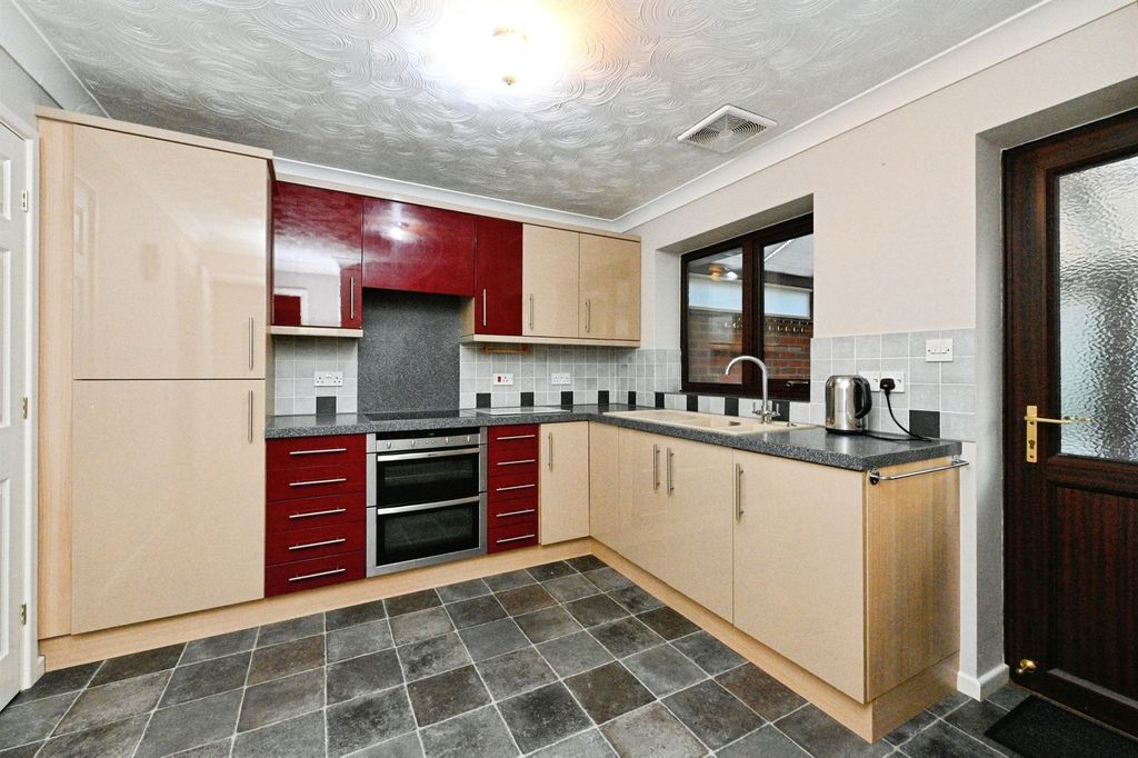 Property photo 2 of 16