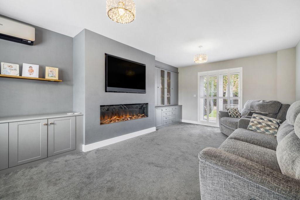 Property photo 2 of 29 23 Top Farm Avenue (Navenby)-16
