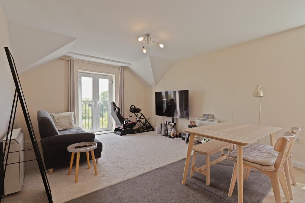 Property photo 2 of 29 Loung