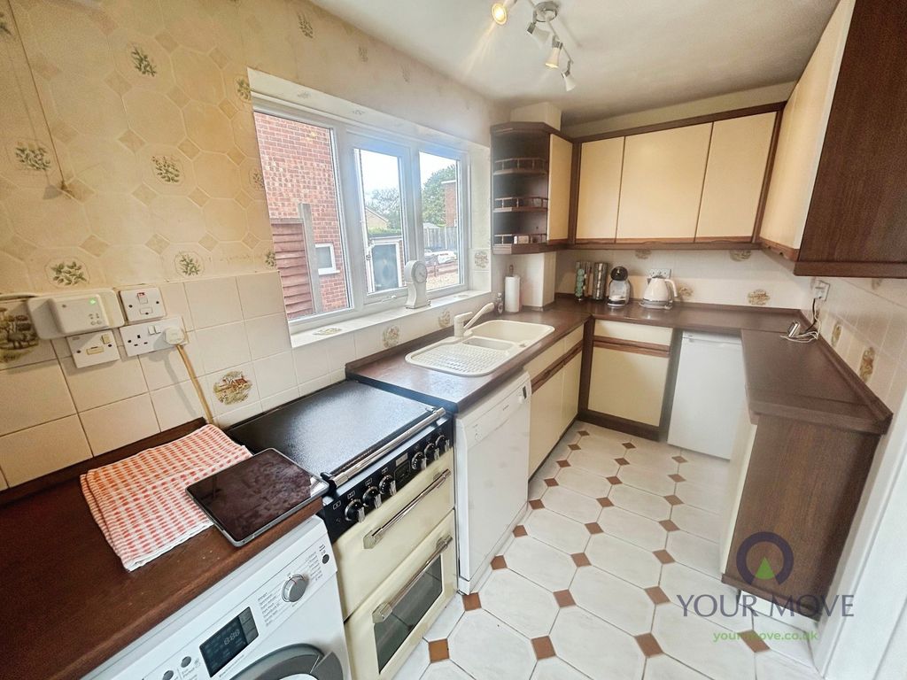 Property photo 2 of 12 Kitchen