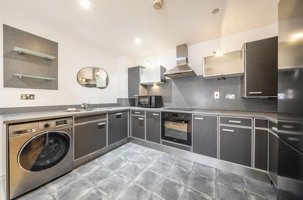 Property photo 3 of 15 1364515-11-68E8Fd...