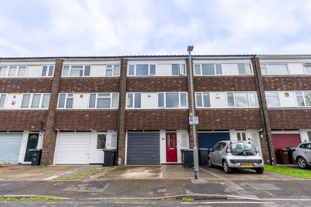 Property photo 1 of 14 9 Weavers Close