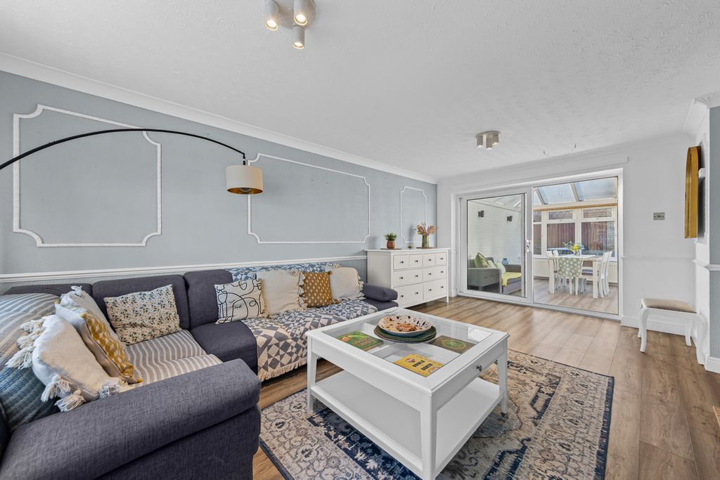 Property photo 2 of 31