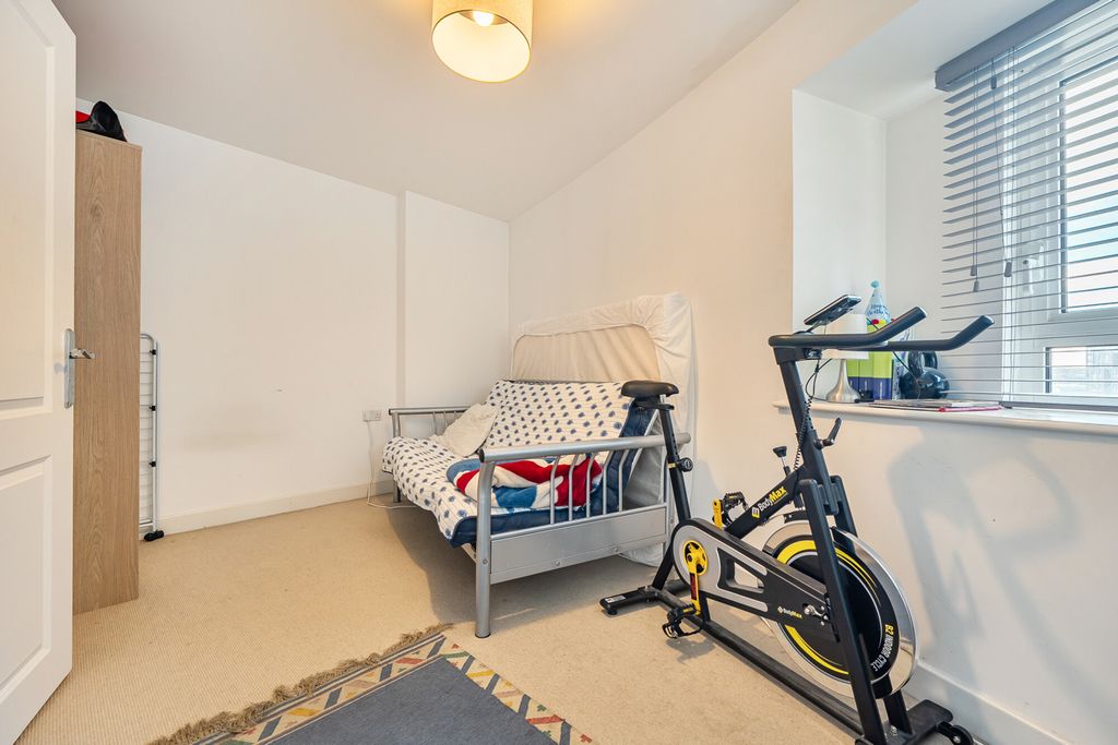 Property photo 2 of 20 Bedroom