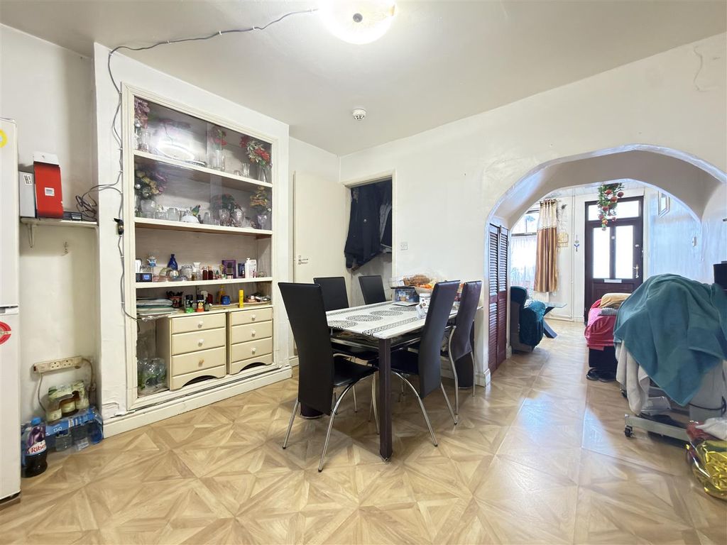 Property photo 3 of 8 Sitting Room