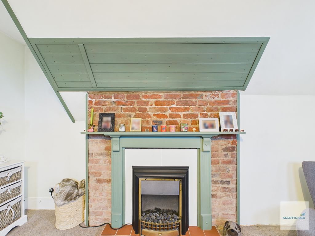 Property photo 3 of 10 Cam03394G0-Pr0436-Still004