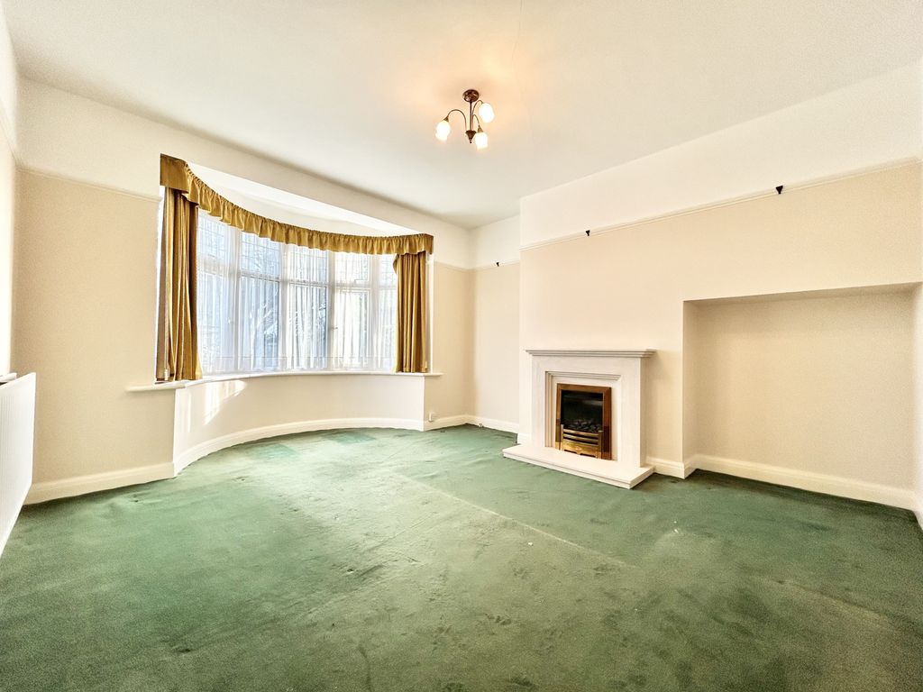 Property photo 3 of 12 Picture 3