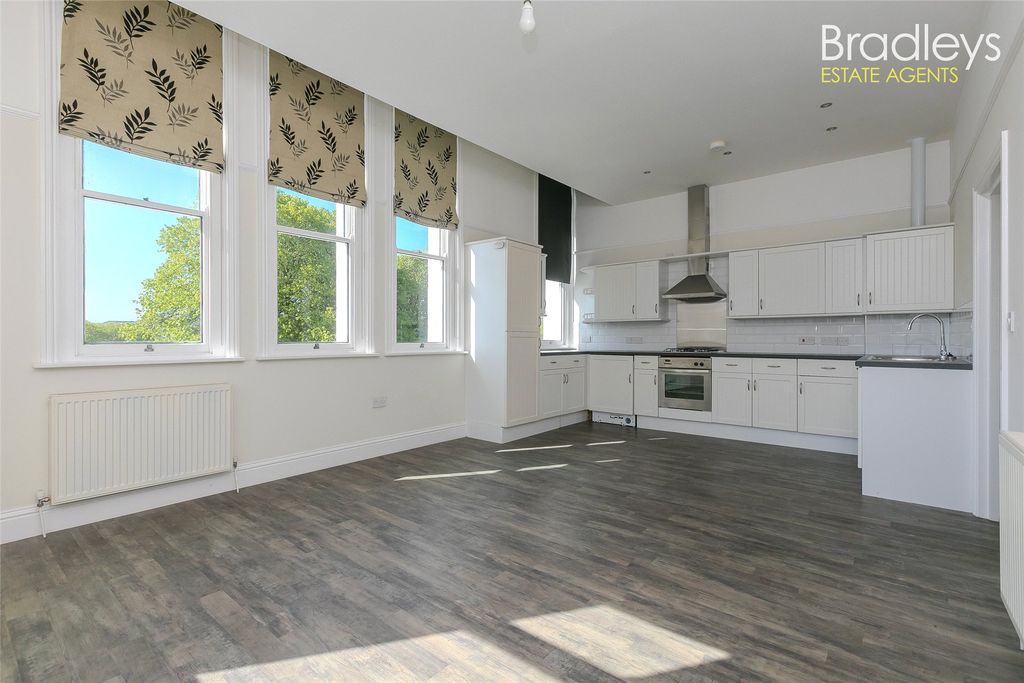 Property photo 3 of 11 Picture No. 13