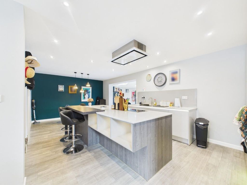 Property photo 3 of 25 Cam03810G0-Pr0373-Still023.Jpg