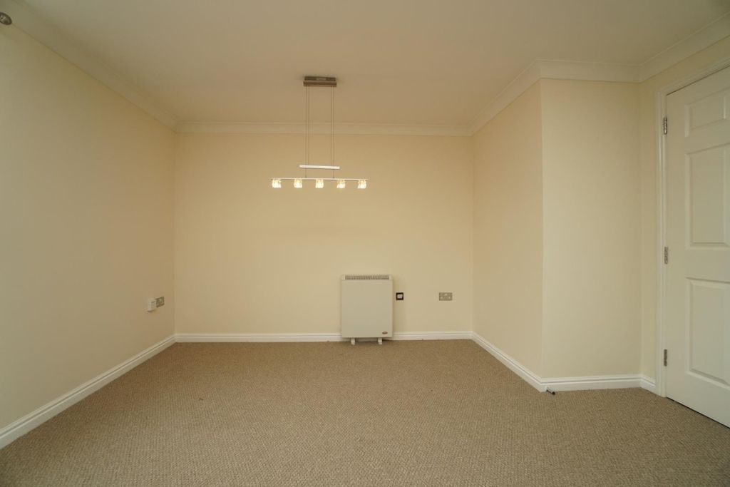 Property photo 3 of 9 Dining Lounge