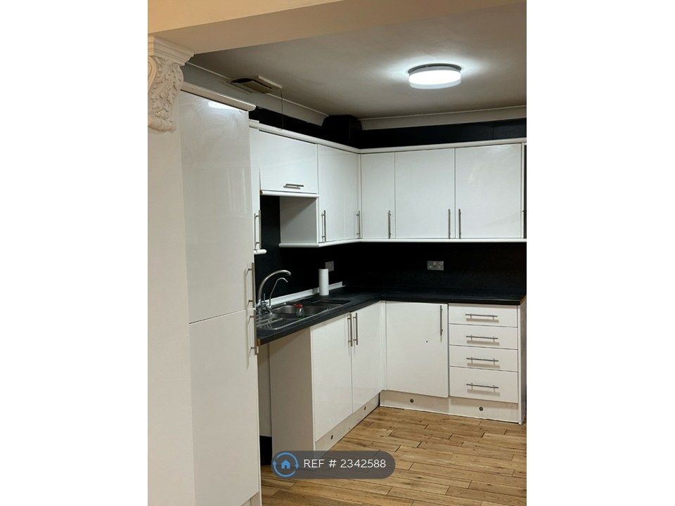 Property photo 2 of 4 Kitchen