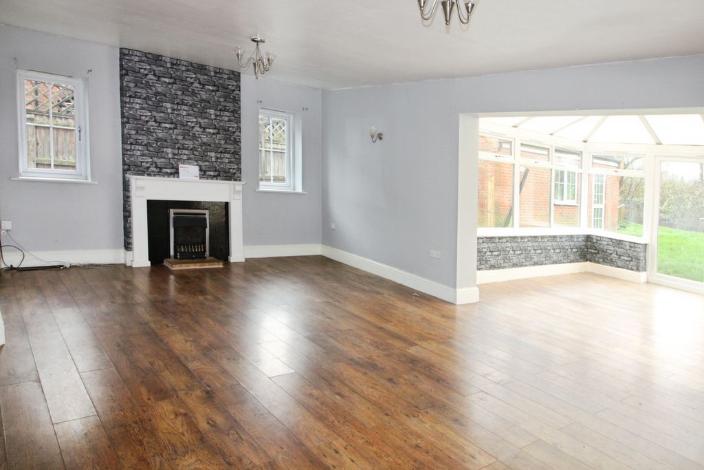 Property photo 3 of 20 Lounge To Conservatory.Jpg