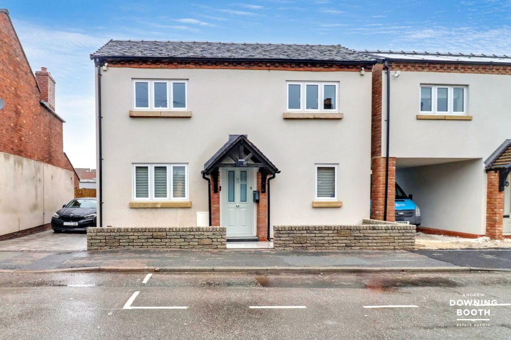 Property photo 1 of 32