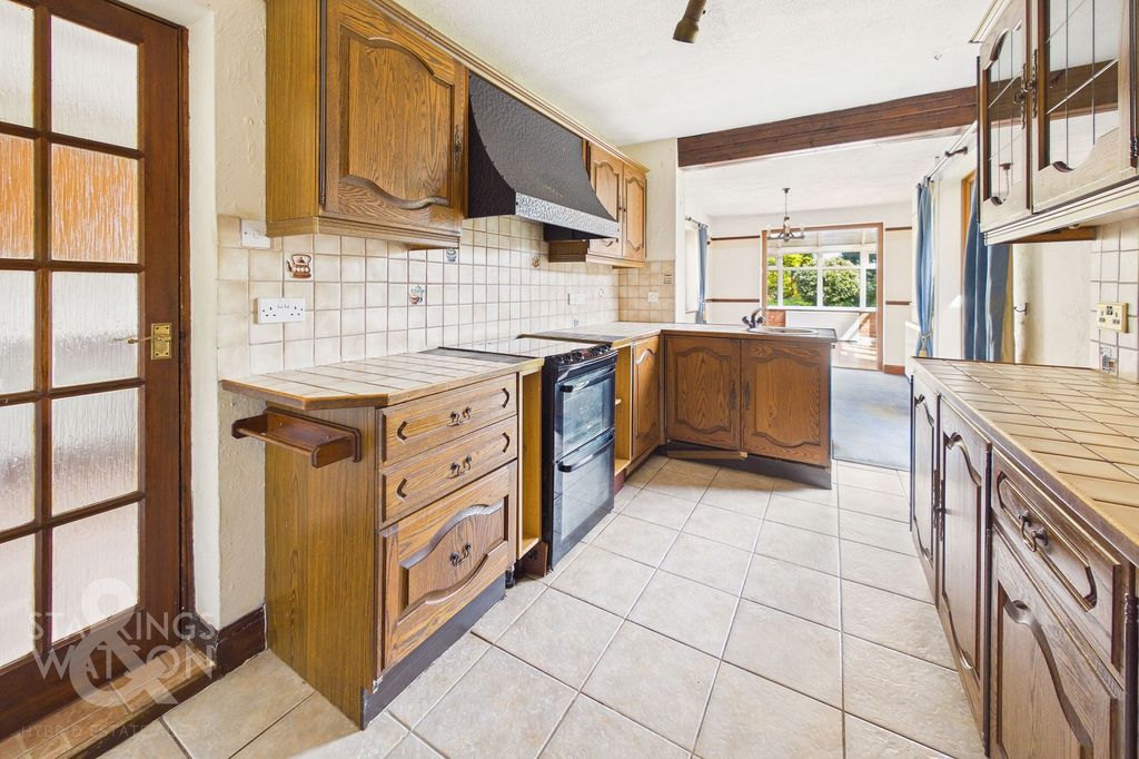 Property photo 3 of 27