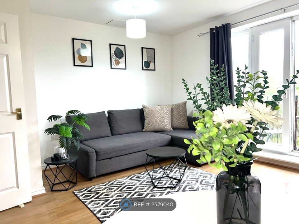 Property photo 1 of 10 Living Room