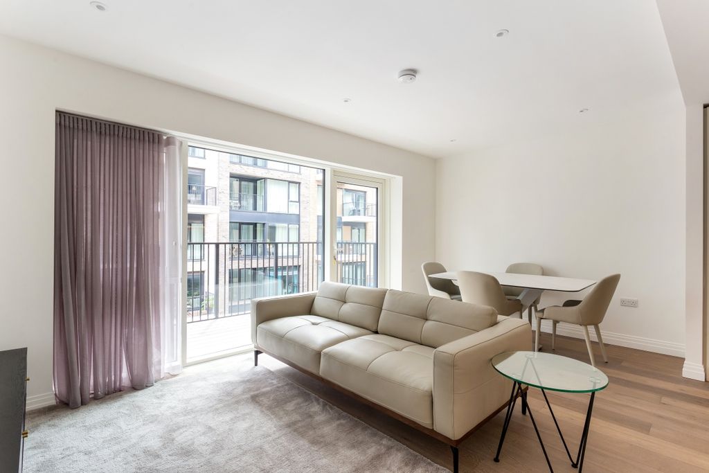 Property photo 1 of 31 Flat 17, Savoy Ho...