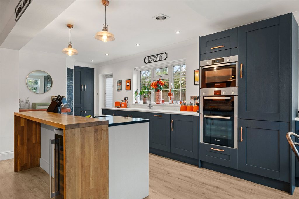 Property photo 3 of 15 Picture No. 06