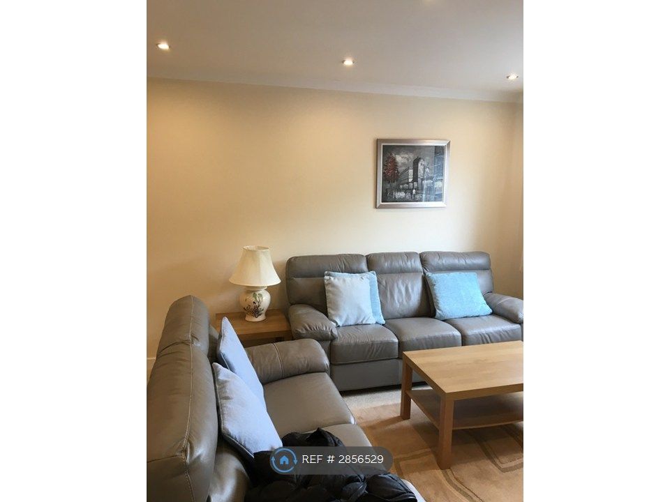 Property photo 3 of 5 Lounge