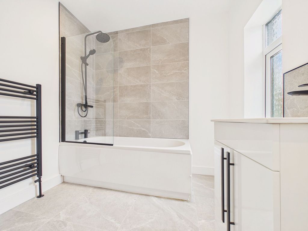 Property photo 3 of 12 Bathroom
