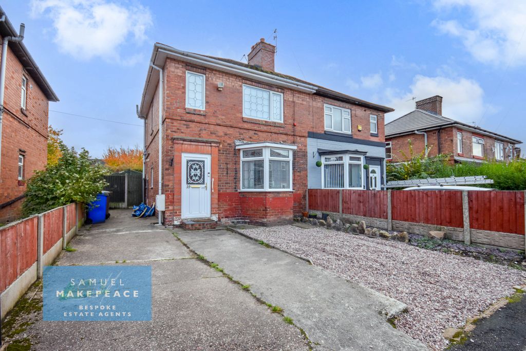 Property photo 1 of 19 Stunning Two Bedroom Semi-Detached Property With Detached Garage