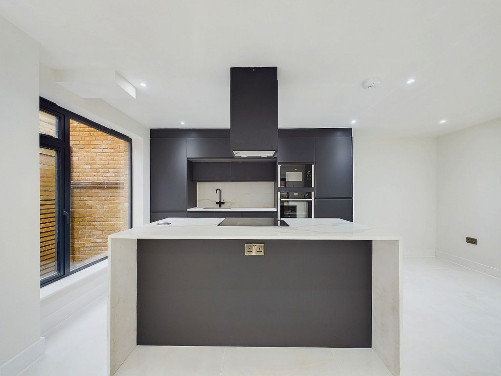 Property photo 2 of 13 3993074