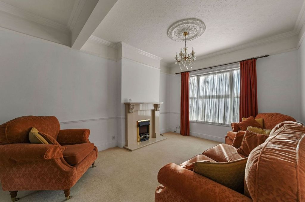 Property photo 2 of 23