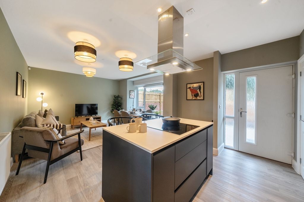 Property photo 3 of 32