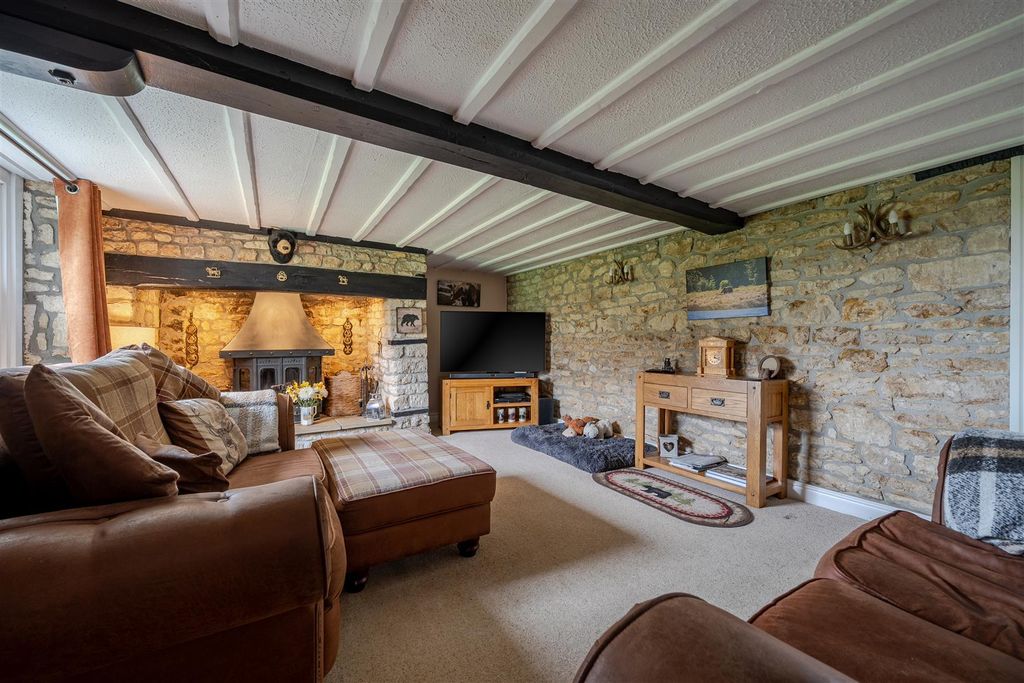 Property photo 2 of 21 Sitting Room