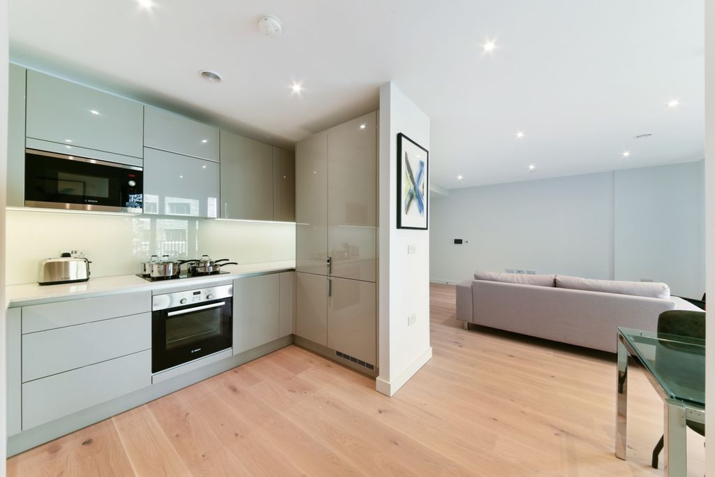 Property photo 3 of 10 Kitchen
