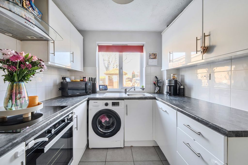 Property photo 3 of 15 Kitchen