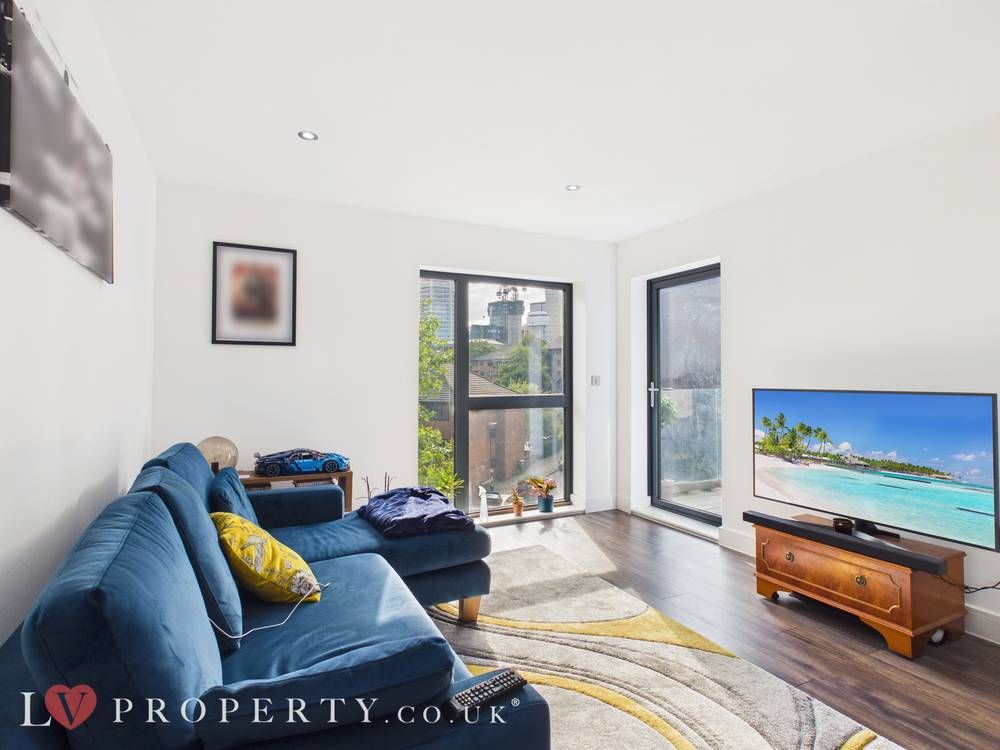 Property photo 1 of 11 Giraffe360-Still008