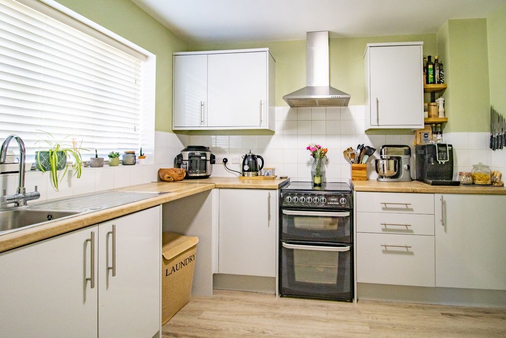 Property photo 2 of 19 4993822