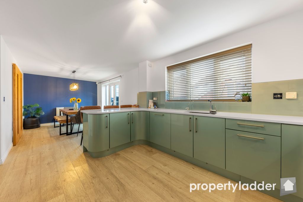 Property photo 2 of 28 Pl-9