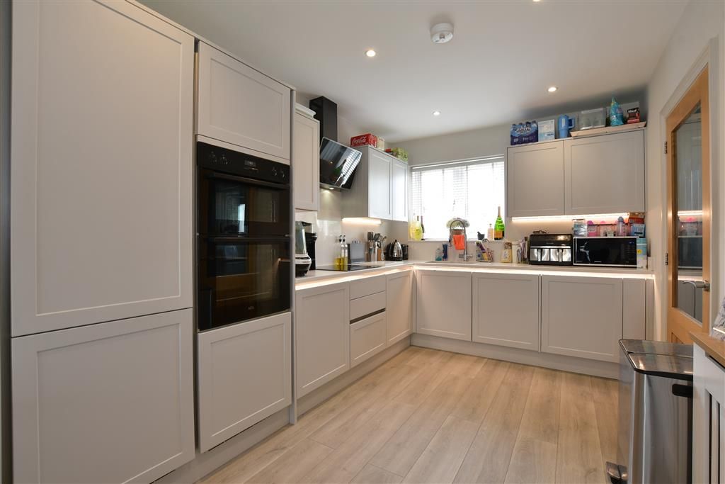 Property photo 2 of 9 Kitchen
