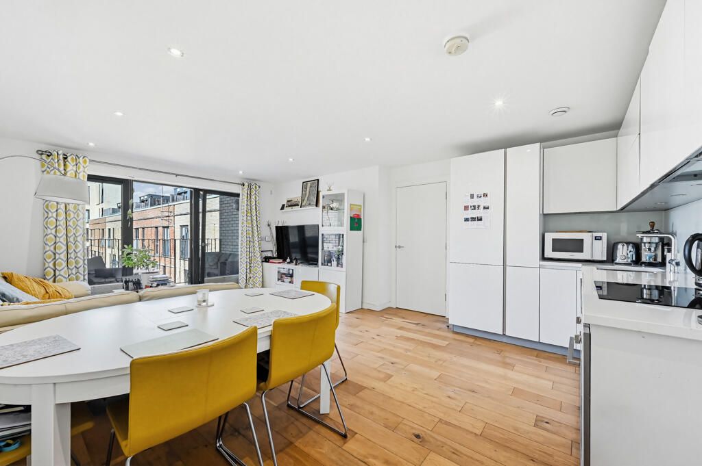 Property photo 3 of 10 Kitchen