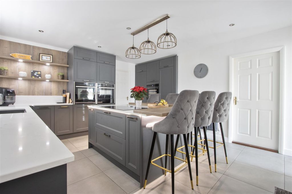 Property photo 3 of 29 Re-Fitted Kitchen/Family Room