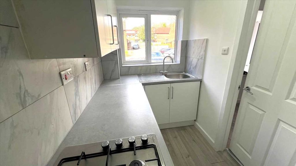 Property photo 3 of 5 Kitchen