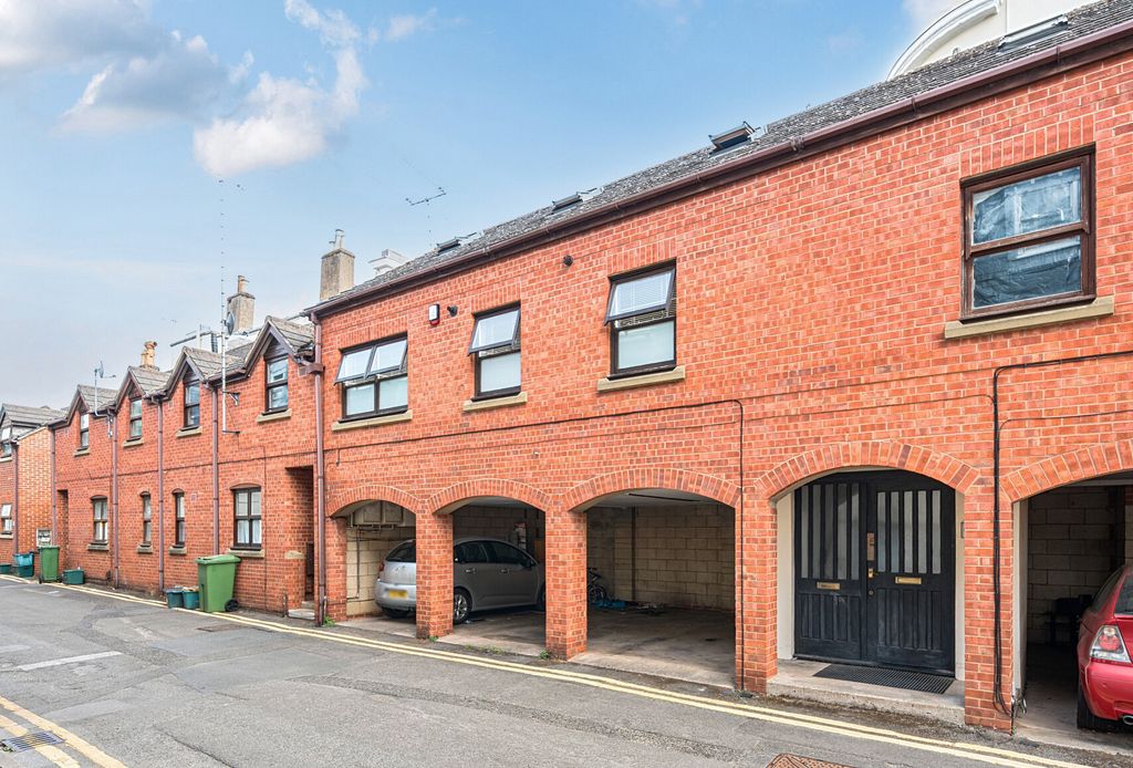 Property photo 1 of 10 1329901-1-689F395...