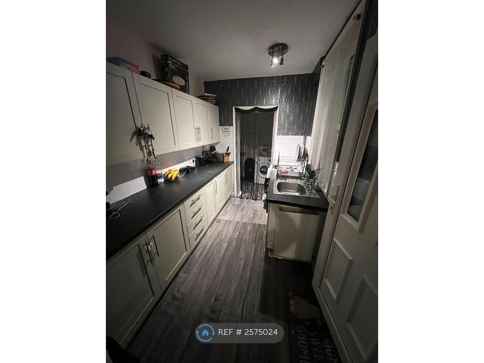 Property photo 2 of 10 Kitchen