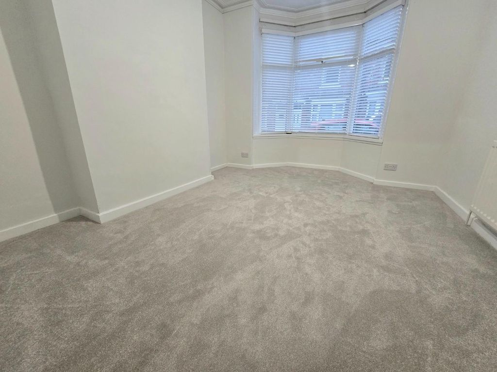 Property photo 2 of 13 Lounge