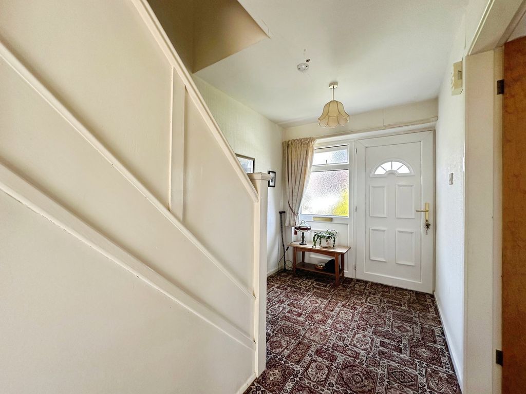 Property photo 2 of 28