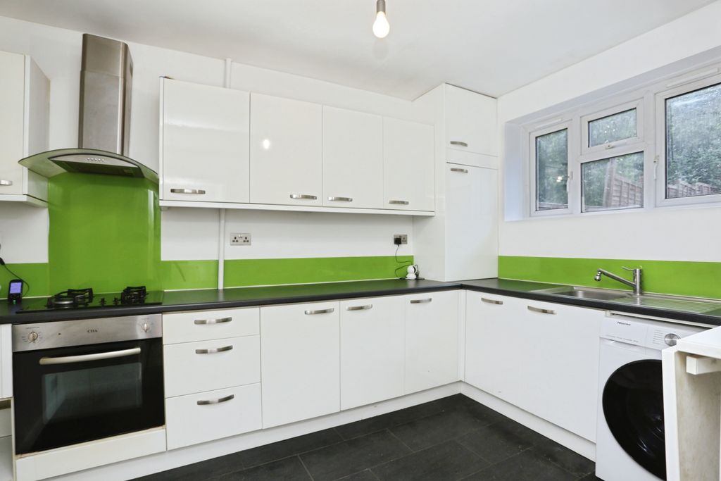 Property photo 2 of 16 Kitchen