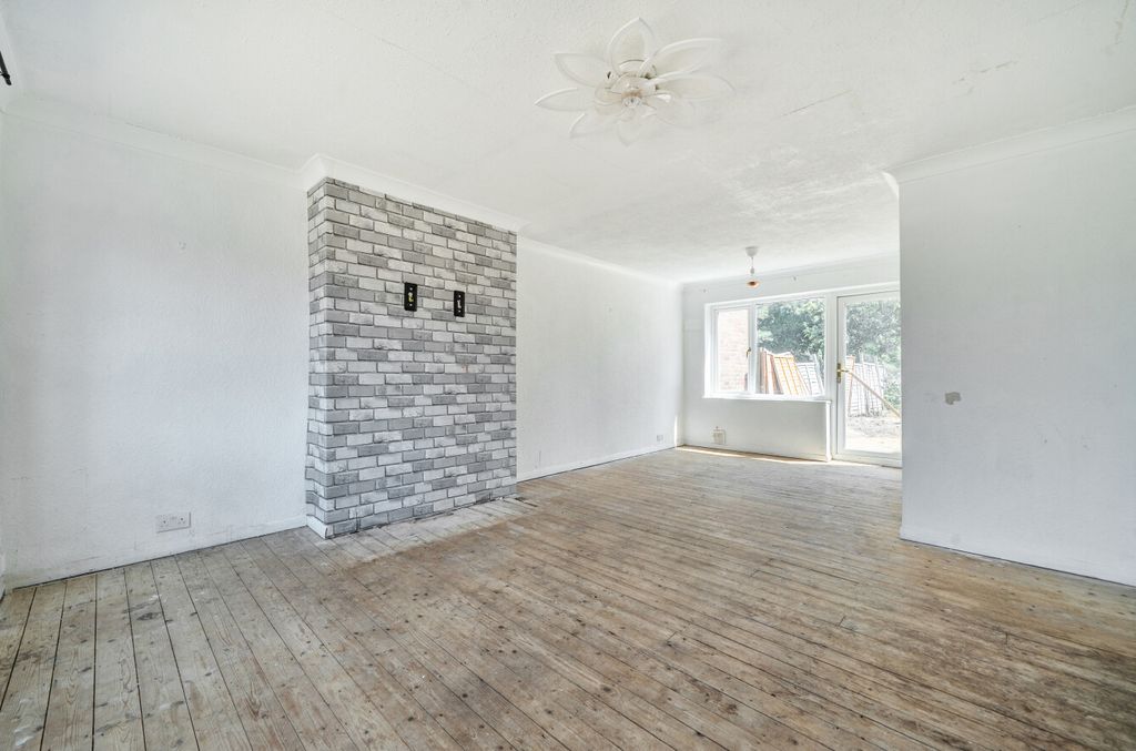 Property photo 2 of 17 1494369-12-6A58c5...